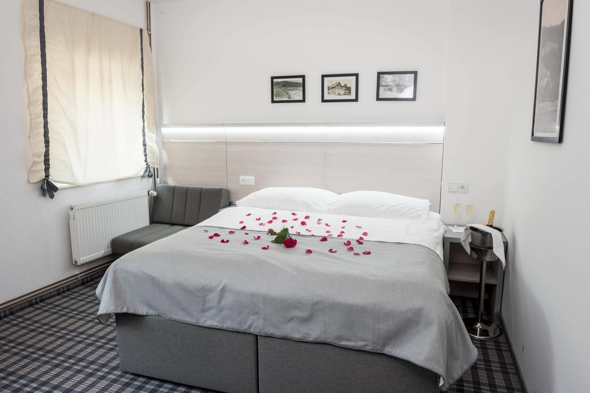 Horsky Hotel Dobra Chata Stachy Bagian luar foto