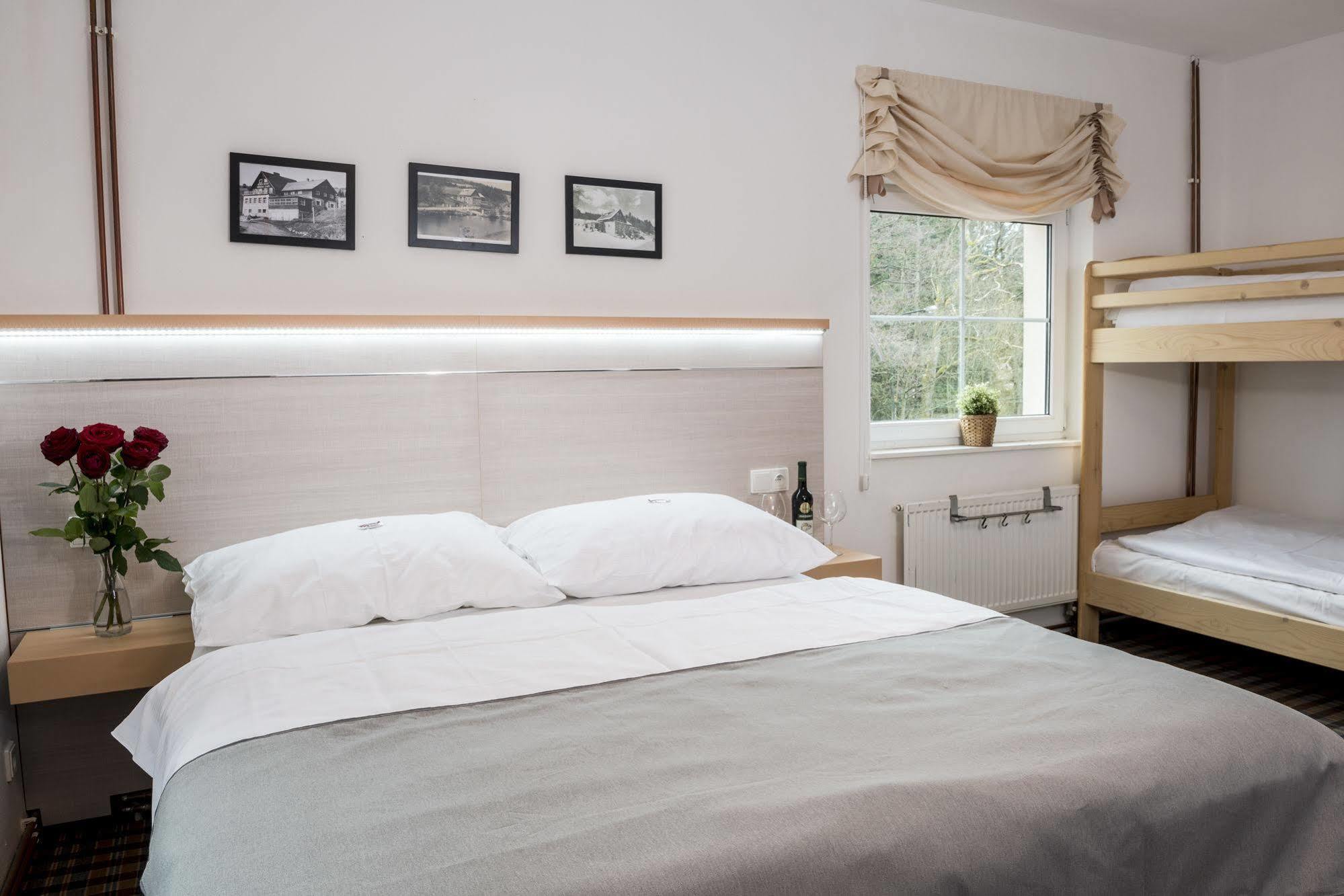 Horsky Hotel Dobra Chata Stachy Bagian luar foto